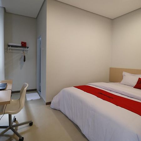 Reddoorz Plus Near Mall Pondok Indah Jakarta Ngoại thất bức ảnh