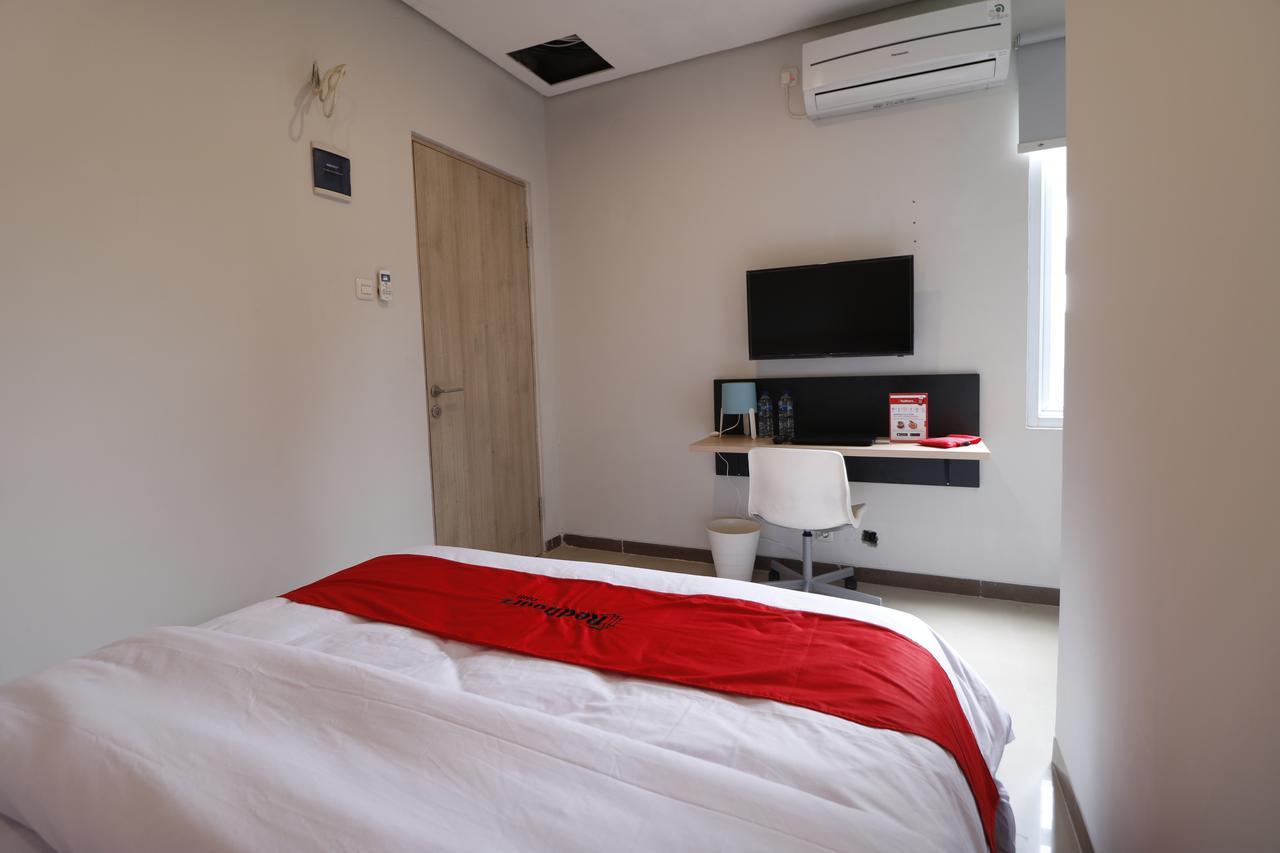 Reddoorz Plus Near Mall Pondok Indah Jakarta Ngoại thất bức ảnh