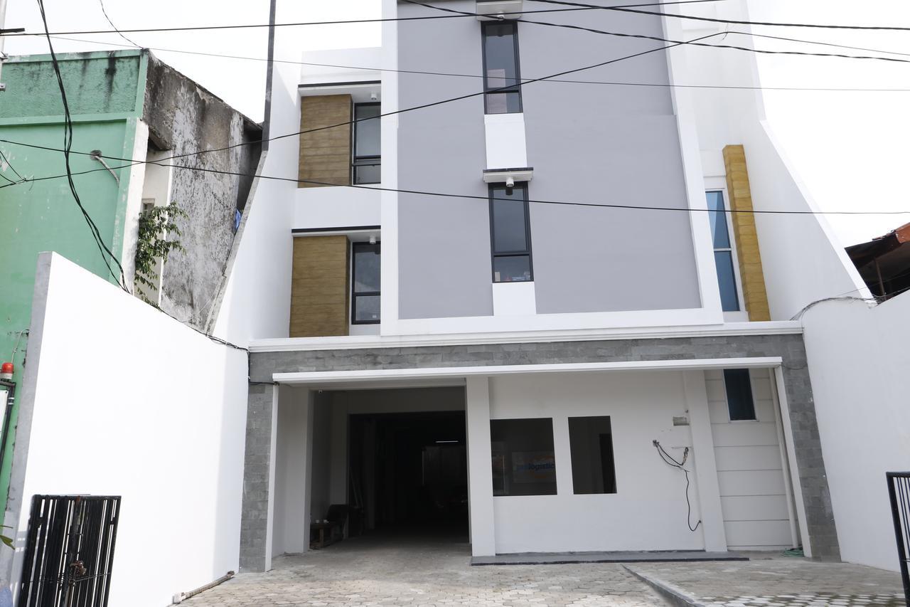 Reddoorz Plus Near Mall Pondok Indah Jakarta Ngoại thất bức ảnh