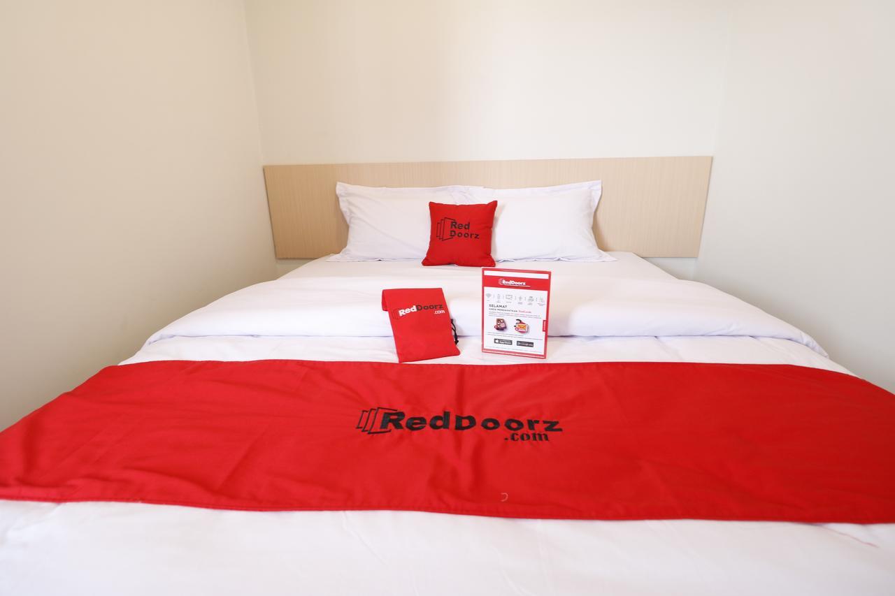 Reddoorz Plus Near Mall Pondok Indah Jakarta Ngoại thất bức ảnh