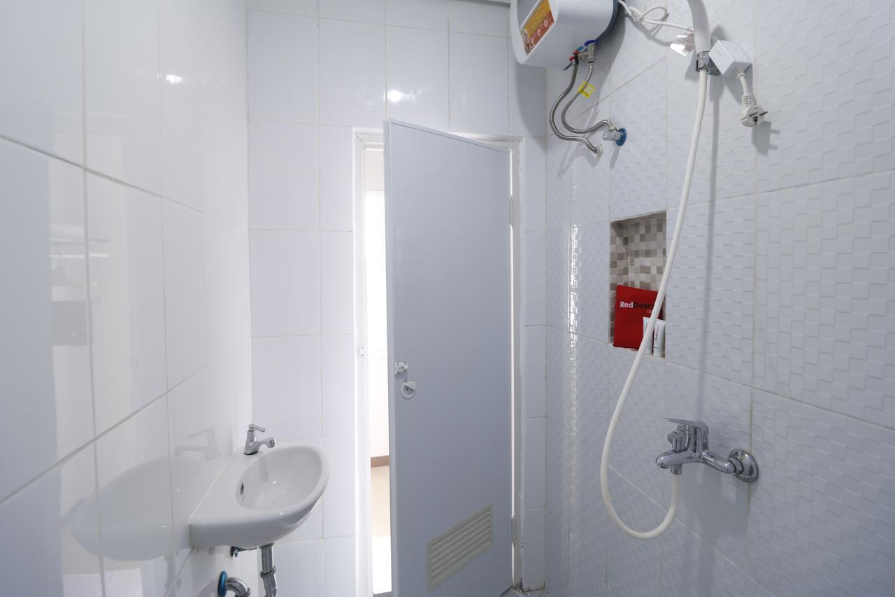 Reddoorz Plus Near Mall Pondok Indah Jakarta Ngoại thất bức ảnh