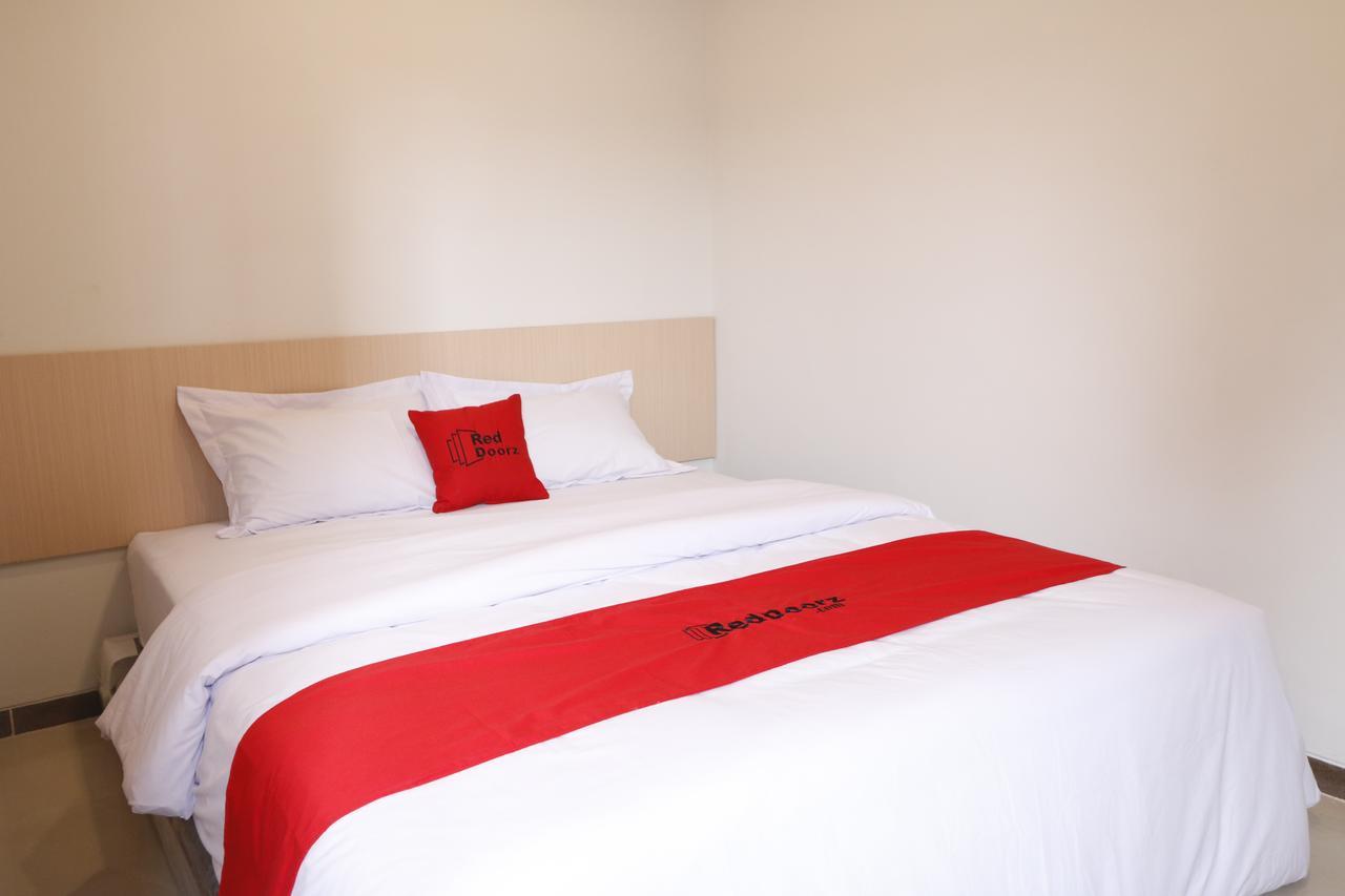 Reddoorz Plus Near Mall Pondok Indah Jakarta Ngoại thất bức ảnh