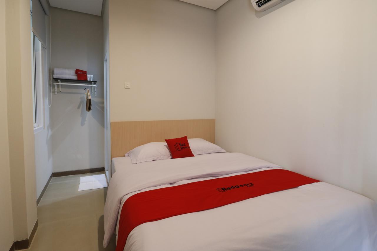 Reddoorz Plus Near Mall Pondok Indah Jakarta Ngoại thất bức ảnh