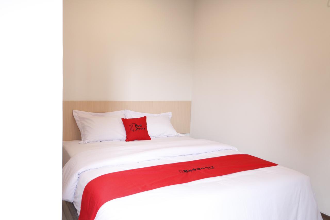 Reddoorz Plus Near Mall Pondok Indah Jakarta Ngoại thất bức ảnh