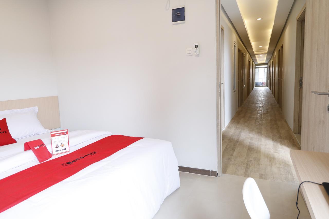 Reddoorz Plus Near Mall Pondok Indah Jakarta Ngoại thất bức ảnh