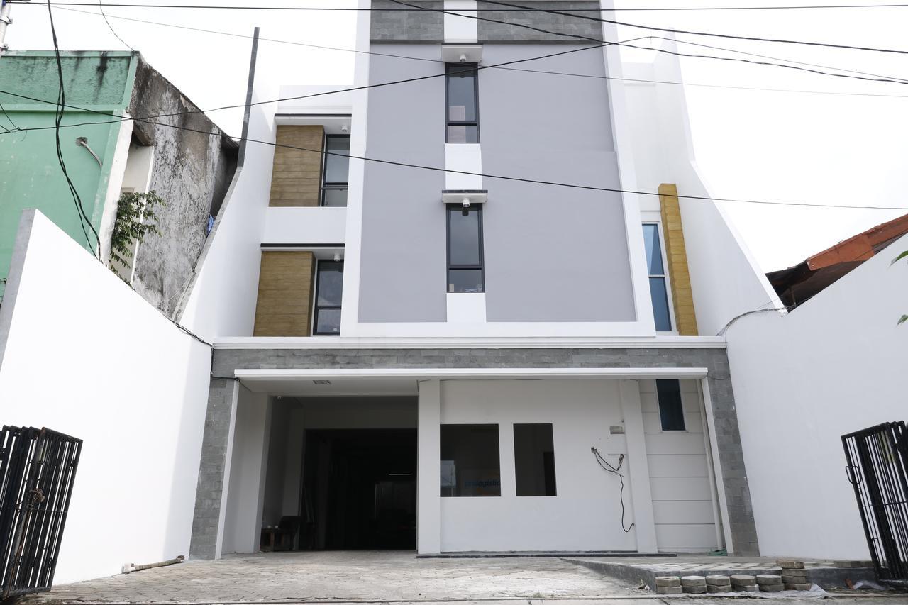 Reddoorz Plus Near Mall Pondok Indah Jakarta Ngoại thất bức ảnh