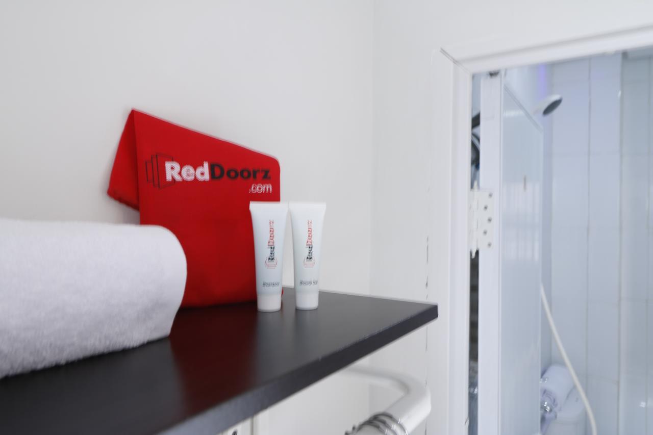 Reddoorz Plus Near Mall Pondok Indah Jakarta Ngoại thất bức ảnh