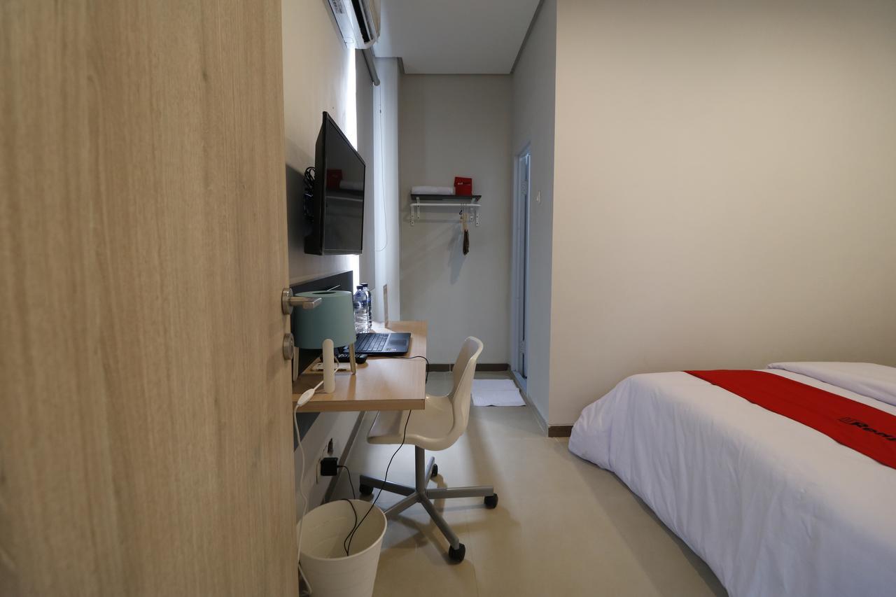 Reddoorz Plus Near Mall Pondok Indah Jakarta Ngoại thất bức ảnh