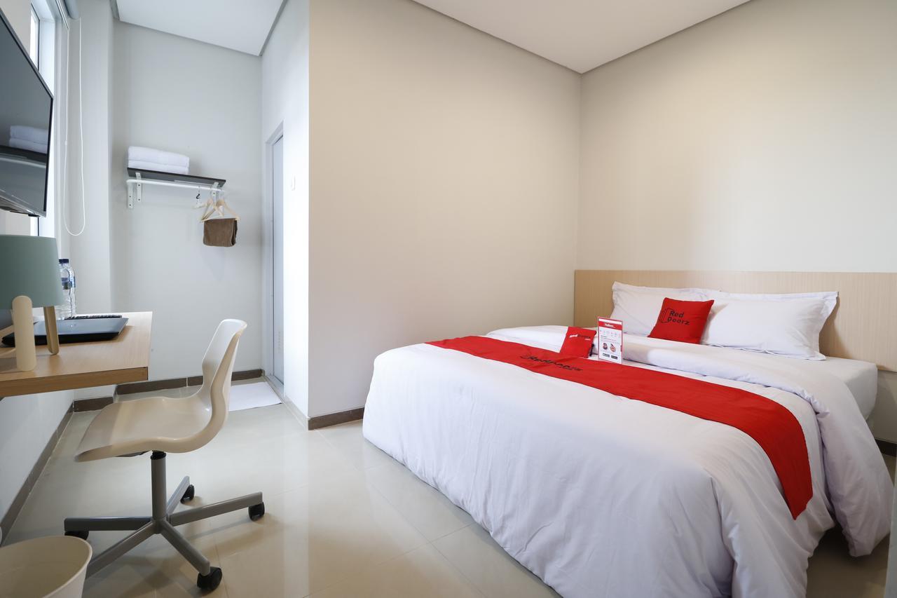 Reddoorz Plus Near Mall Pondok Indah Jakarta Ngoại thất bức ảnh