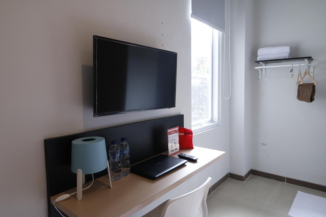Reddoorz Plus Near Mall Pondok Indah Jakarta Ngoại thất bức ảnh