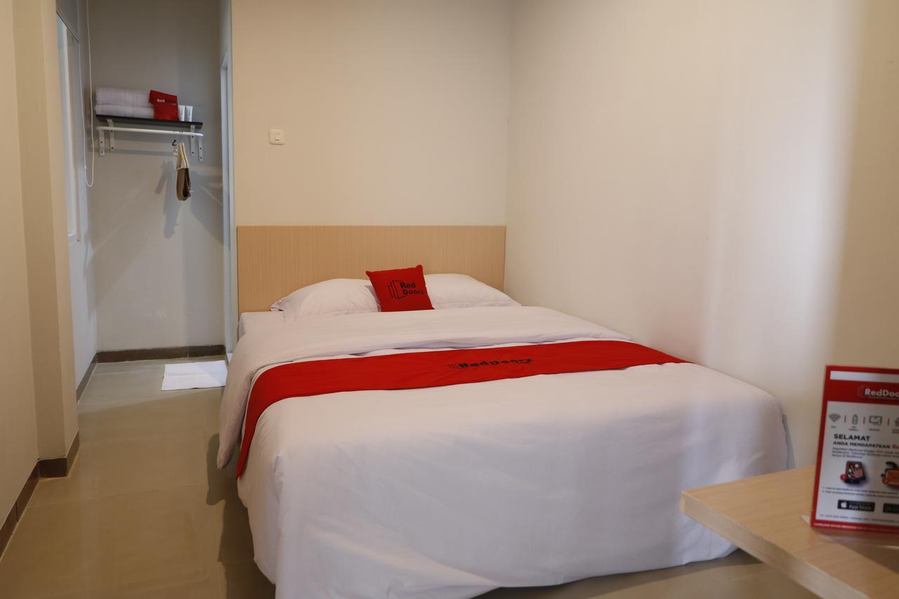 Reddoorz Plus Near Mall Pondok Indah Jakarta Ngoại thất bức ảnh