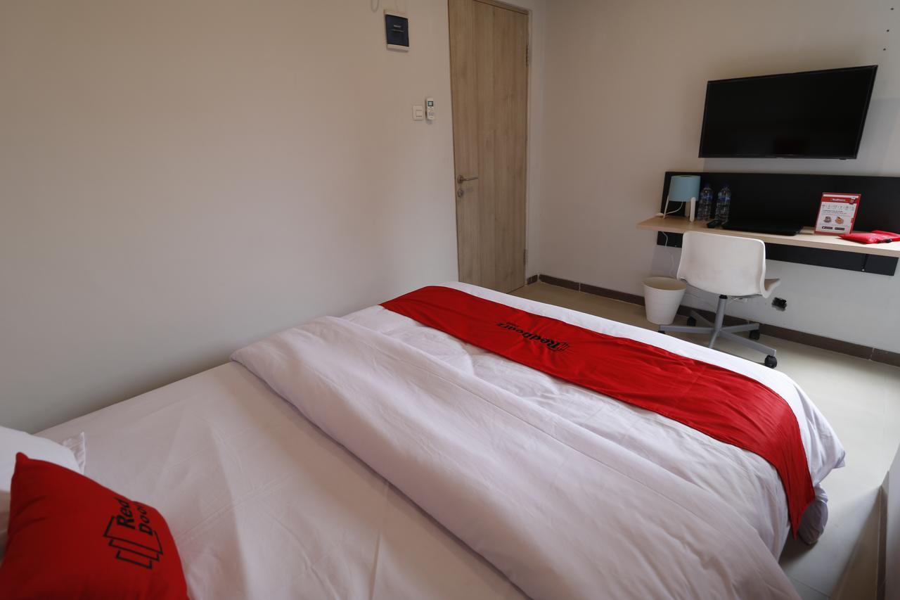 Reddoorz Plus Near Mall Pondok Indah Jakarta Ngoại thất bức ảnh
