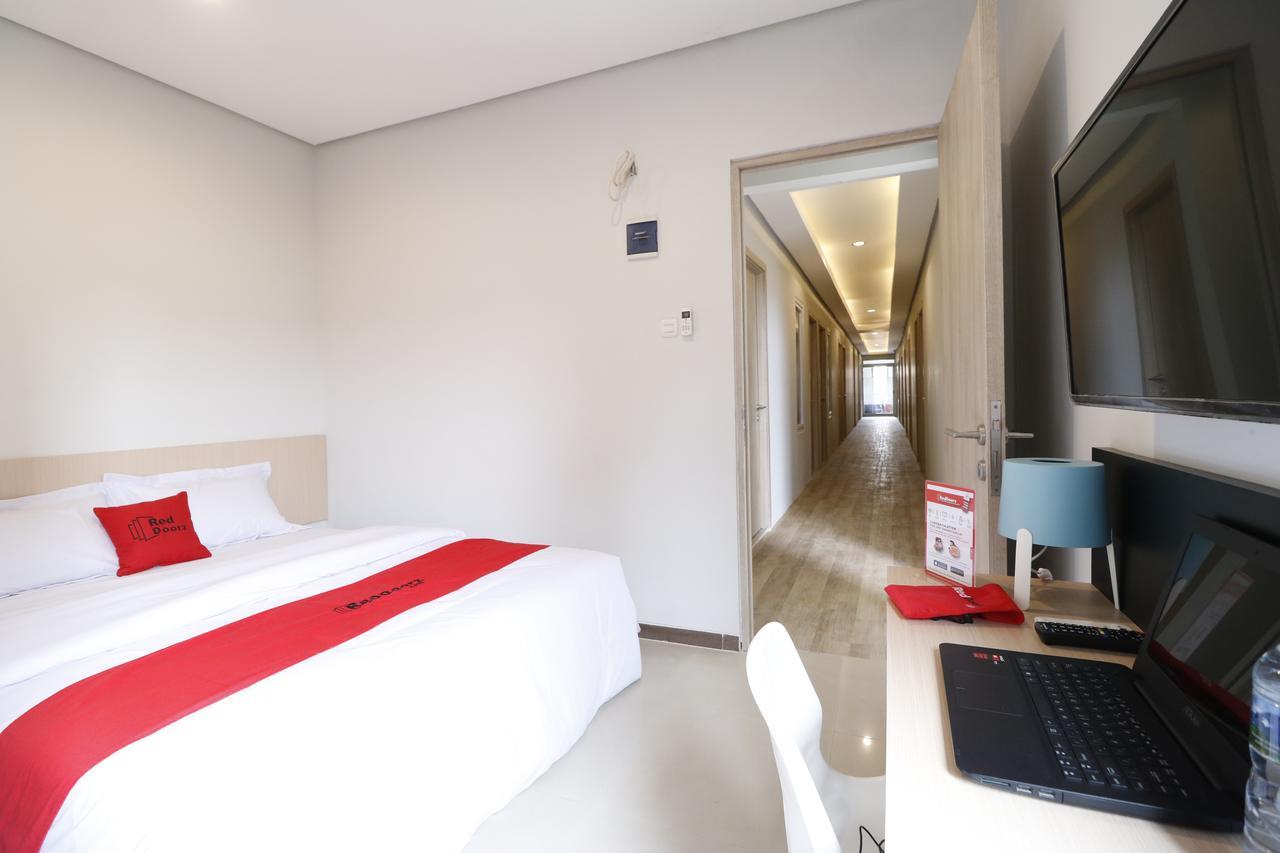 Reddoorz Plus Near Mall Pondok Indah Jakarta Ngoại thất bức ảnh