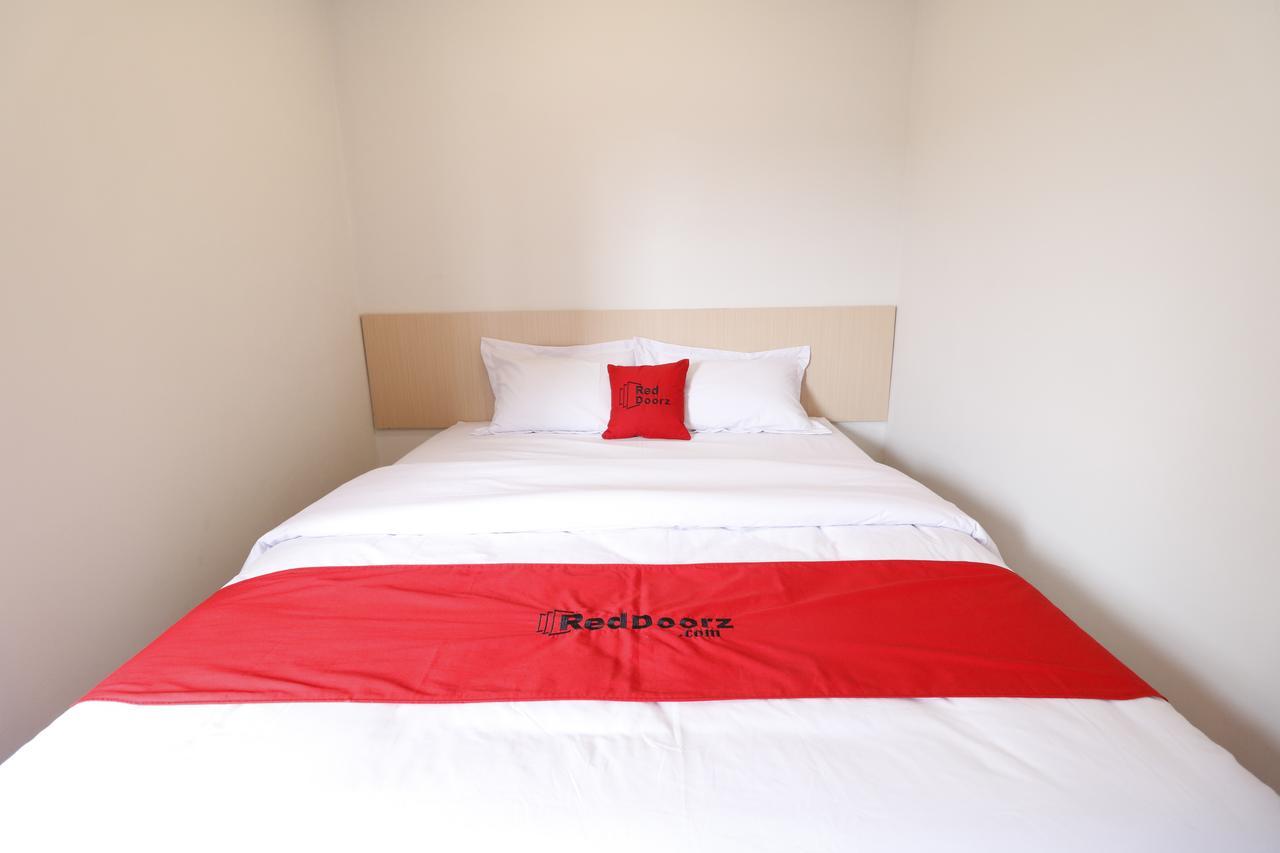 Reddoorz Plus Near Mall Pondok Indah Jakarta Ngoại thất bức ảnh