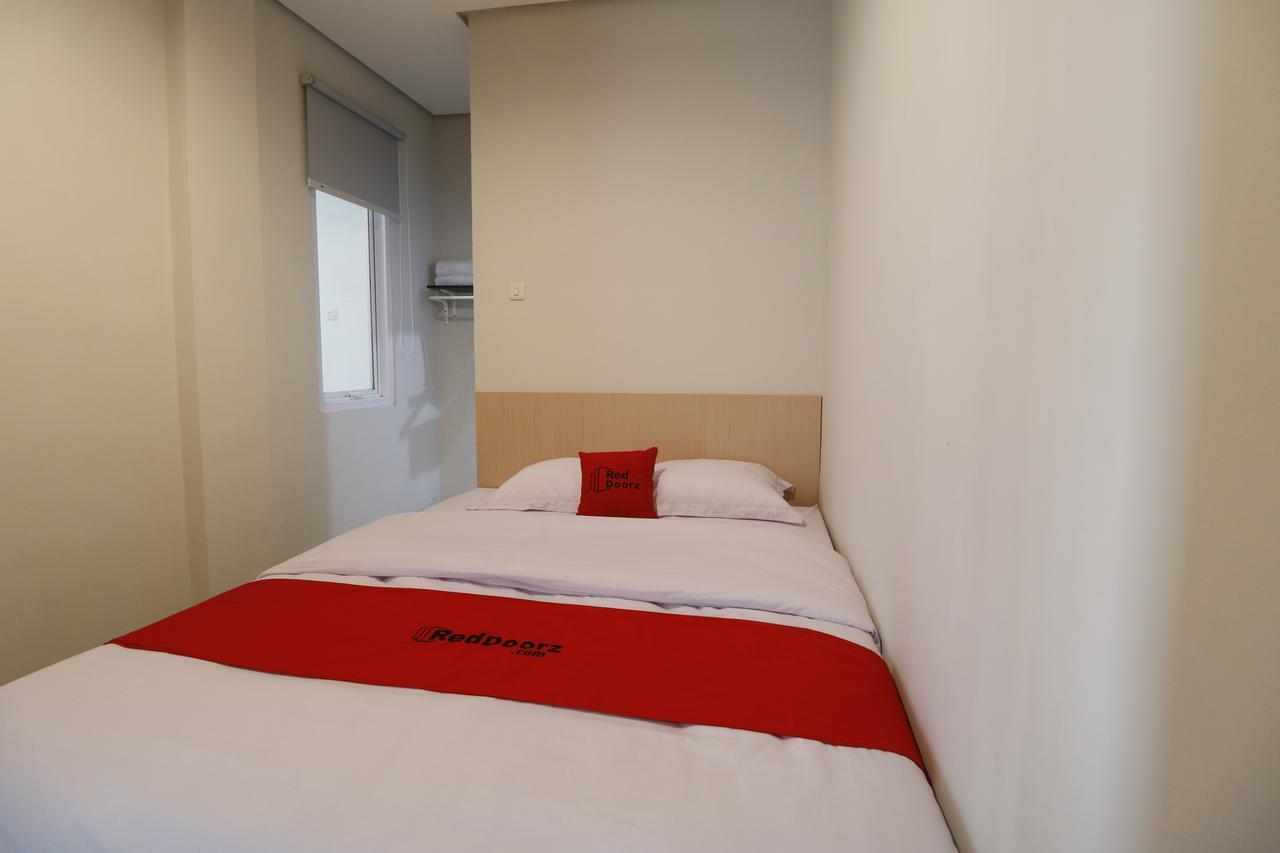 Reddoorz Plus Near Mall Pondok Indah Jakarta Ngoại thất bức ảnh