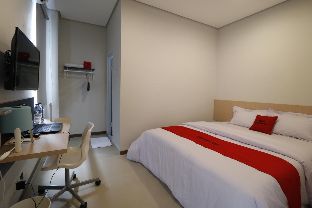 Reddoorz Plus Near Mall Pondok Indah Jakarta Ngoại thất bức ảnh