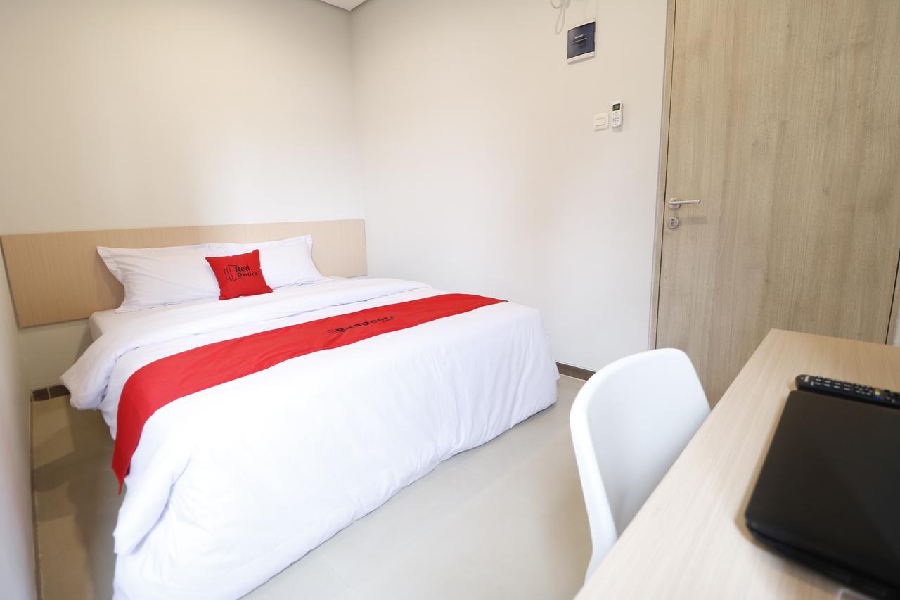 Reddoorz Plus Near Mall Pondok Indah Jakarta Ngoại thất bức ảnh